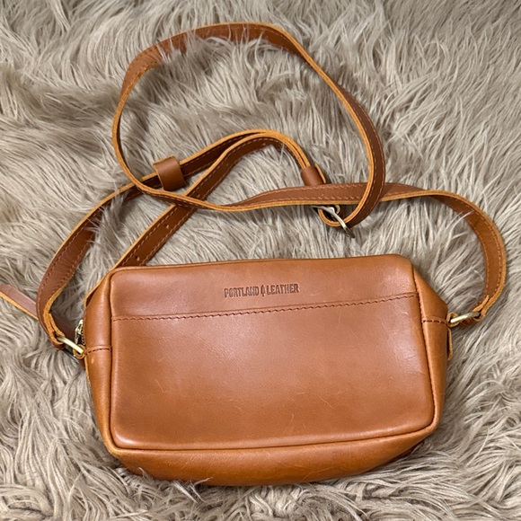 Portland Leather Classic Brown Crossbody Bag - Picture 3 of 9